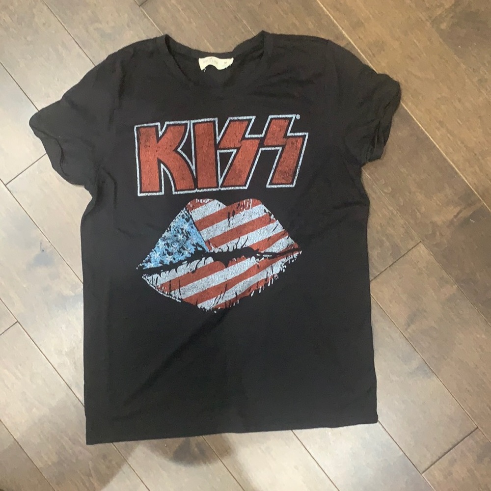 Graphic tee